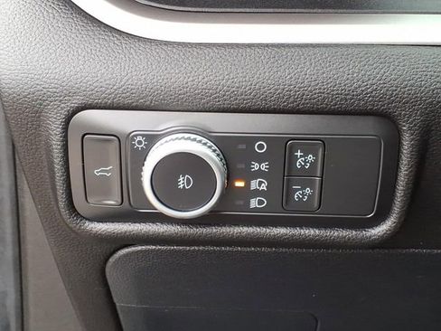 Used 2022 Ford Explorer XLT w/ Equipment Group 202A AWD/4WD image 19