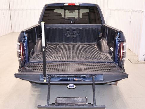 Used 2016 Ford F150 Platinum w/ Equipment Group 701A Luxury AWD/4WD image 43