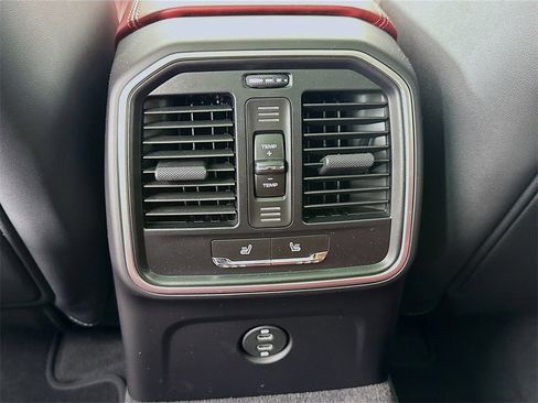 New 2025 Porsche Macan image 27