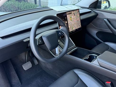 Used 2026 Tesla Model Y image 21