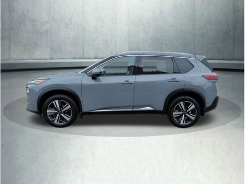 Used 2023 Nissan Rogue SL w/ SL Premium Package image 2