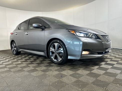 Used 2022 Nissan Leaf SV w/ SV Technology Package FWD image 1