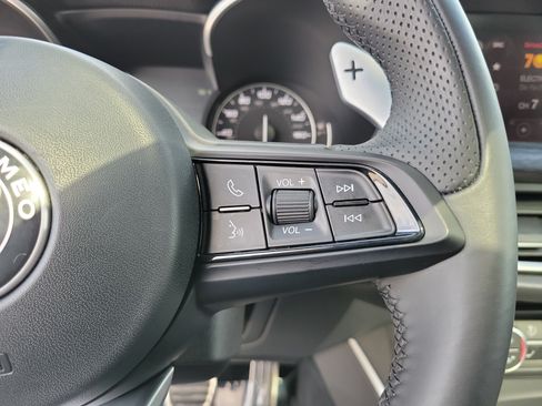 Used 2023 Alfa Romeo Stelvio Sprint RWD image 28