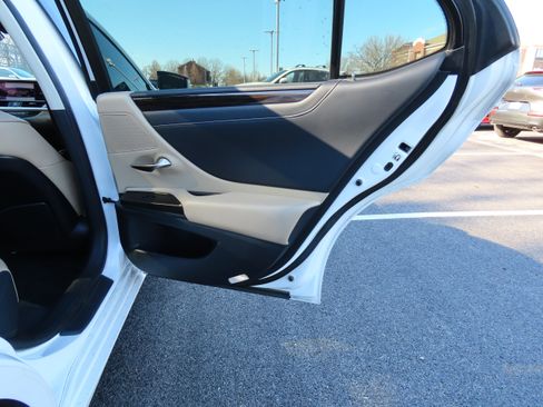 Used 2019 Lexus ES 350 w/ Premium Package image 12