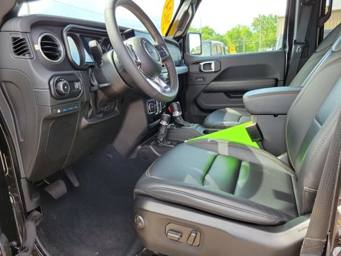Used 2024 Jeep Wrangler Unlimited Sahara w/ Safety Group AWD/4WD image 7