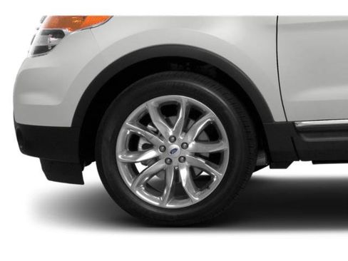 Used 2015 Ford Explorer XLT w/ Equipment Group 202A image 11