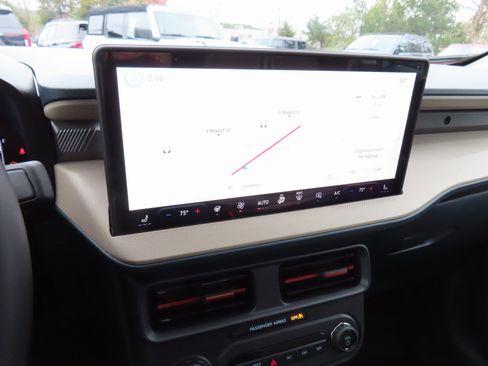 New 2025 Ford Maverick Lariat image 12