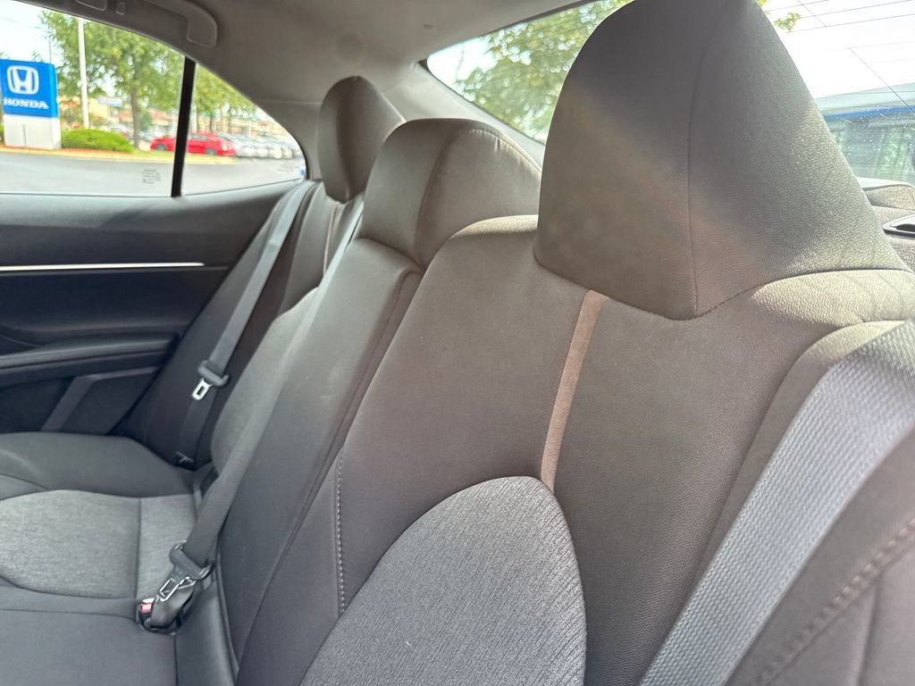 Used 2018 Toyota Camry LE FWD image 18