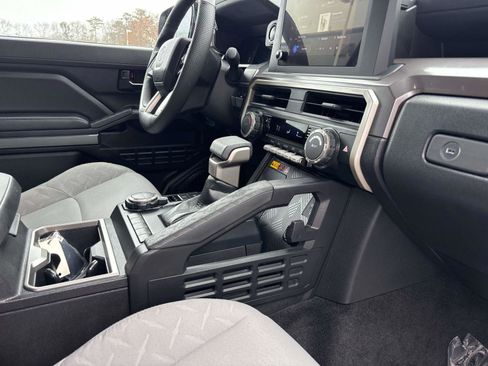 Used 2024 Toyota Tacoma SR5 image 18