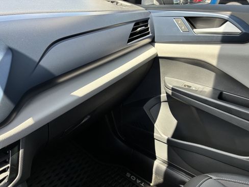 Used 2023 Volkswagen Taos SE FWD image 35