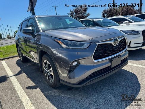 Used 2021 Toyota Highlander XLE AWD/4WD image 1