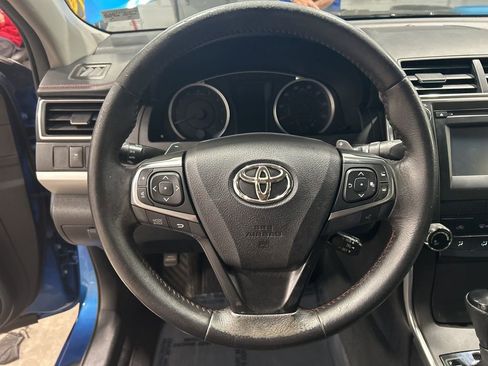 Used 2017 Toyota Camry SE image 11