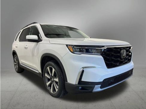 New 2025 Honda Pilot Touring image 9