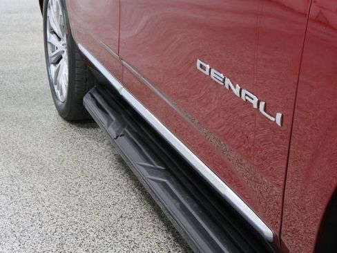 Used 2023 GMC Yukon Denali w/ Advanced Technology Package AWD/4WD image 31