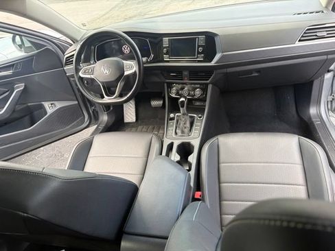 Used 2024 Volkswagen Jetta SE FWD image 19