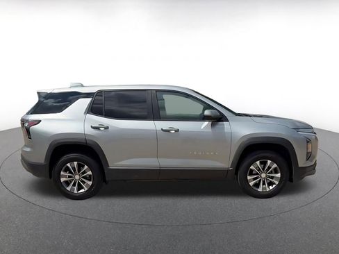 Used 2025 Chevrolet Equinox LT FWD image 16