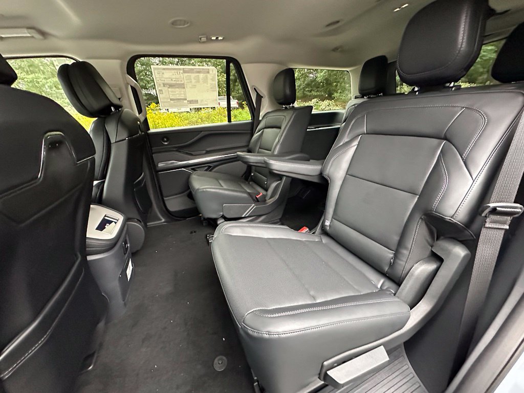 New 2027 Lincoln Navigator Premiere AWD/4WD image 19
