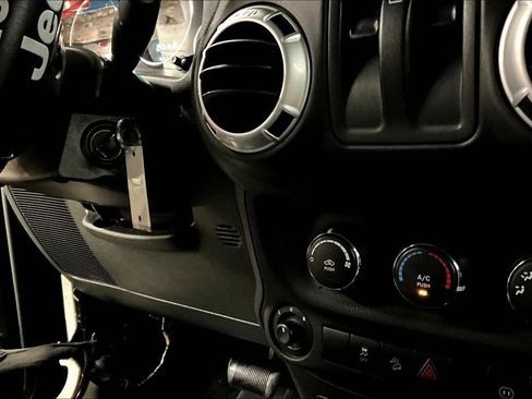 Used 2012 Jeep Wrangler Sahara w/ Connectivity Group image 13