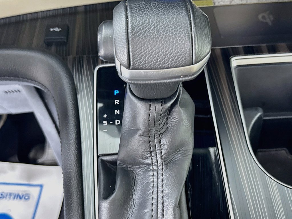 Used 2022 Toyota Sienna Limited FWD image 21