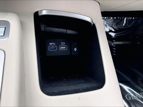 Certified 2025 Genesis GV70 2.5T Select w/ Select Package image 33