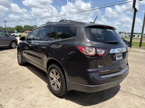 Used 2017 Chevrolet Traverse LT w/ Traveler's Package FWD image 6