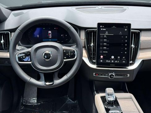 New 2026 Volvo XC90 B6 Plus w/ Protection Package Premier AWD/4WD image 28