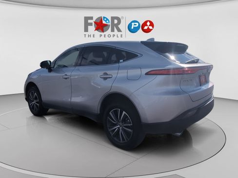 Used 2021 Toyota Venza LE AWD/4WD image 3