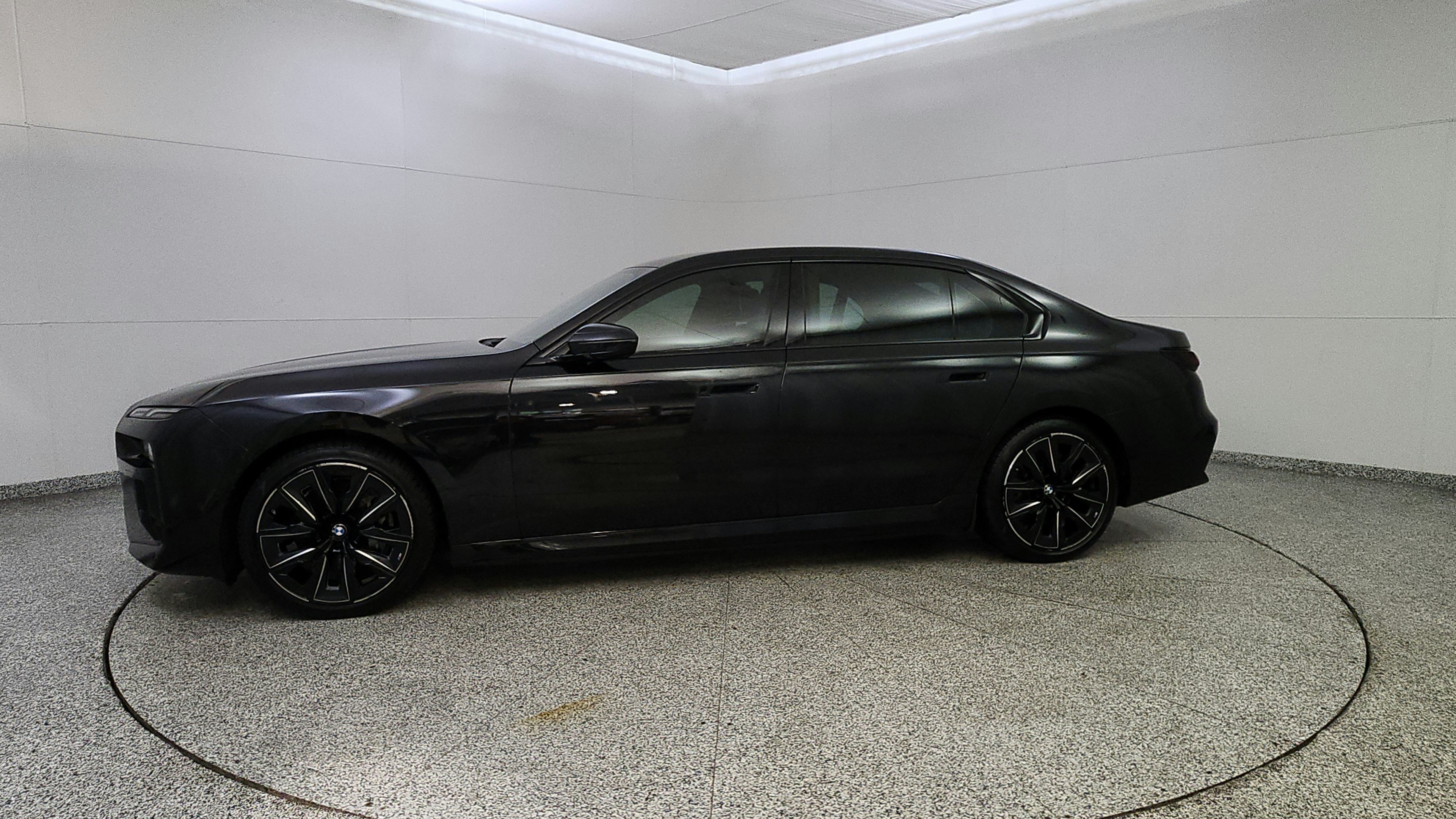 Used 2023 BMW i7 xDrive60 AWD/4WD image 4