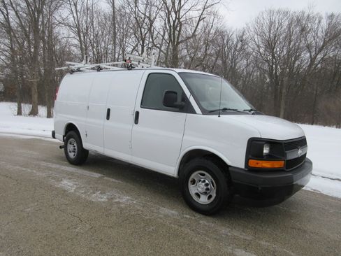 Used 2017 Chevrolet Express 2500 2500 Cargo image 3