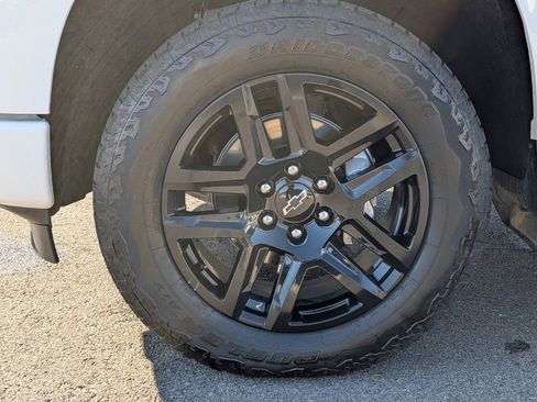 Used 2024 Chevrolet Silverado 1500 Custom w/ Turbomax Blackout Package image 29