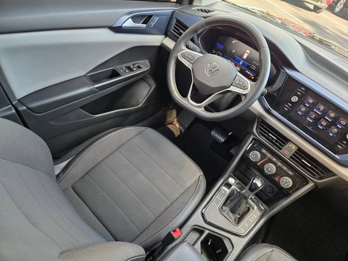 Used 2023 Volkswagen Taos SE w/ Panoramic Sunroof Package FWD image 18
