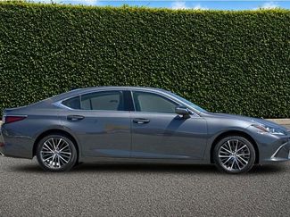 Used 2025 Lexus ES 350 w/ Premium Package FWD video 3
