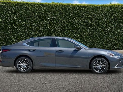 Used 2025 Lexus ES 350 w/ Premium Package FWD image 3