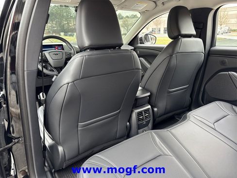 Certified 2025 Ford Mustang Mach-E Premium image 22