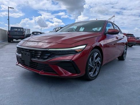 Used 2025 Hyundai Elantra Limited FWD image 7