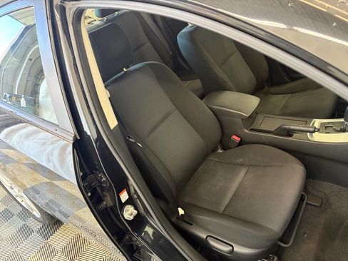 Used 2010 MAZDA MAZDA3 i Touring image 22