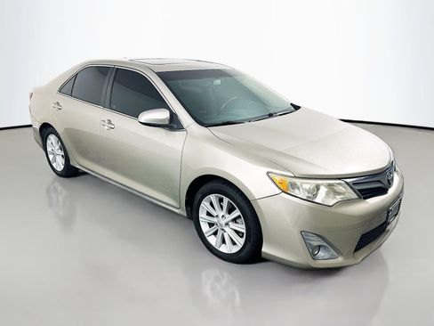 Used 2014 Toyota Camry XLE FWD image 1