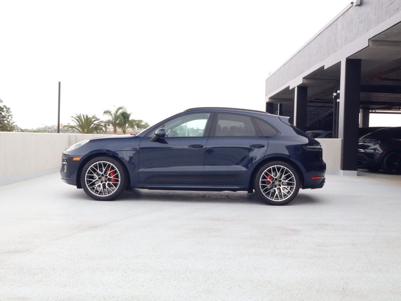 Certified 2020 Porsche Macan GTS AWD/4WD image 2