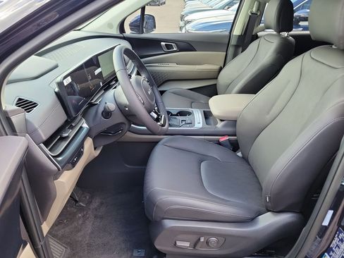 New 2026 Kia Carnival FWD image 21