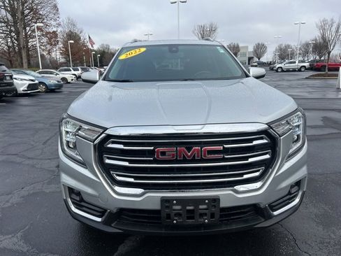 Used 2022 GMC Terrain SLT image 2