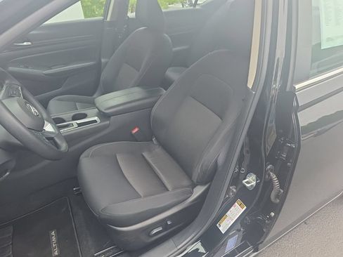 Used 2025 Nissan Altima 2.5 SV FWD image 13