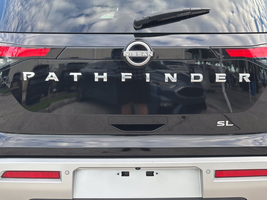 Used 2022 Nissan Pathfinder SL FWD image 10