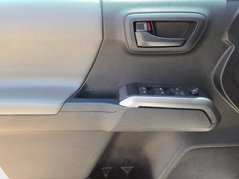 Used 2021 Toyota Tacoma SR5 RWD image 19