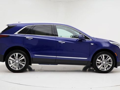 Used 2025 Cadillac XT5 Premium Luxury image 2