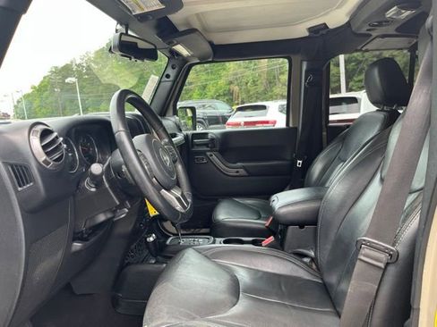 Used 2018 Jeep Wrangler Unlimited Sahara AWD/4WD image 7