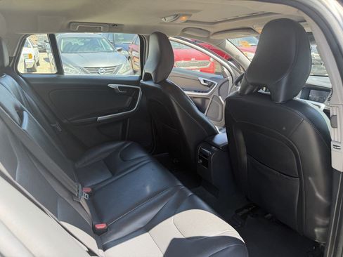 Used 2016 Volvo V60 T5 Platinum FWD image 16