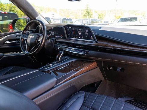 Used 2022 Cadillac Escalade Sport Platinum w/ LPO, ONYX Package AWD/4WD image 32