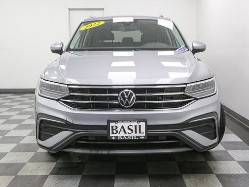 Used 2022 Volkswagen Tiguan SE image 3