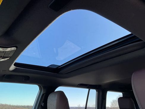 Used 2025 Toyota Land Cruiser image 29