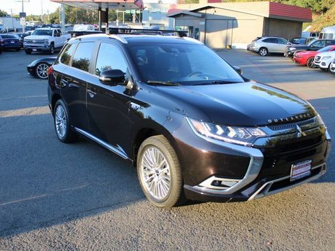 Used 2022 Mitsubishi Outlander LE image 1